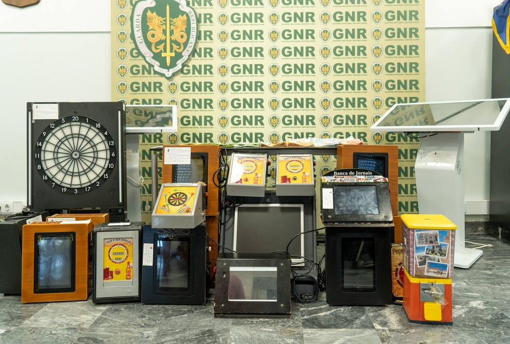 GNR apreendeu 30 máquinas de jogo ilegal e deteve 2 pessoas
