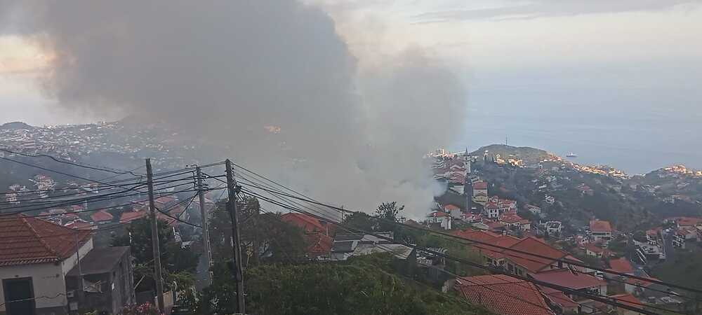 Incêndio no Calvário, no Estreito de Câmara de Lobos