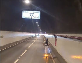 Homem de trotinete no t&uacute;nel de acesso &agrave; Calheta (com v&iacute;deo)