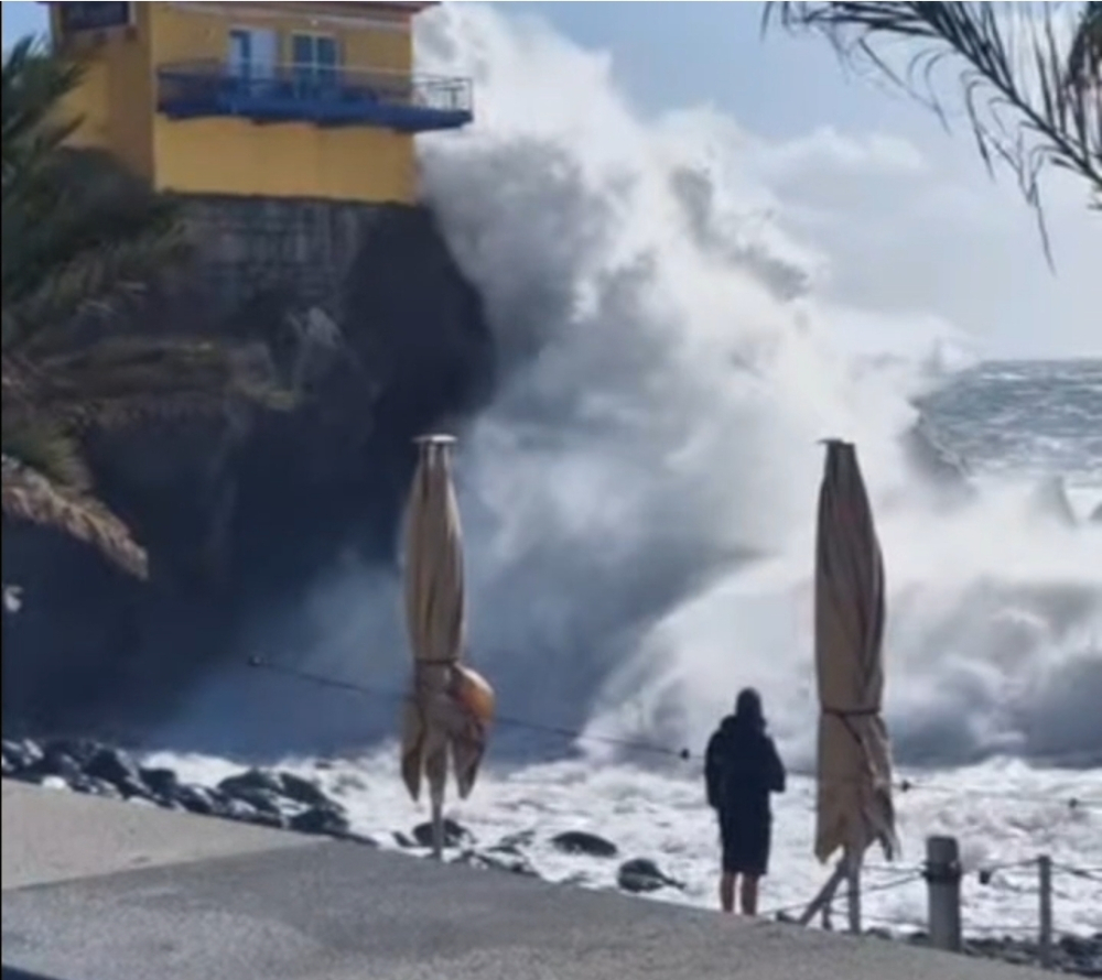 Vídeo mostra ondulação brutal na Ponta do Sol (com vídeo)
