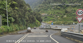 Queda de pedras na Ribeira de S&atilde;o Jorge
