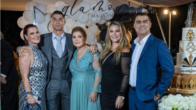 Cristiano Ronaldo escreve " Fam&iacute;lia &eacute; tudo".