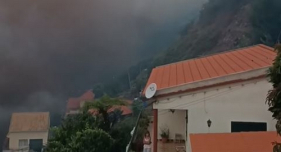 V&iacute;deo mostra inc&ecirc;ndio pr&oacute;ximo ao Espig&atilde;o, na Ribeira Brava