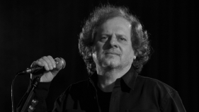 Ant&oacute;nio Manuel Ribeiro, vocalista UHF, em entrevista &agrave; RCM