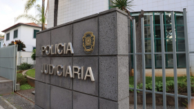 Tr&ecirc;s detidos por comprar droga na internet e vender com "lucros avultados"