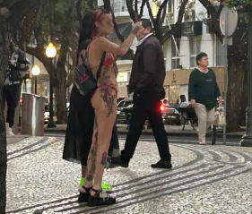 Turista em biquini no Funchal continua a dar que falar