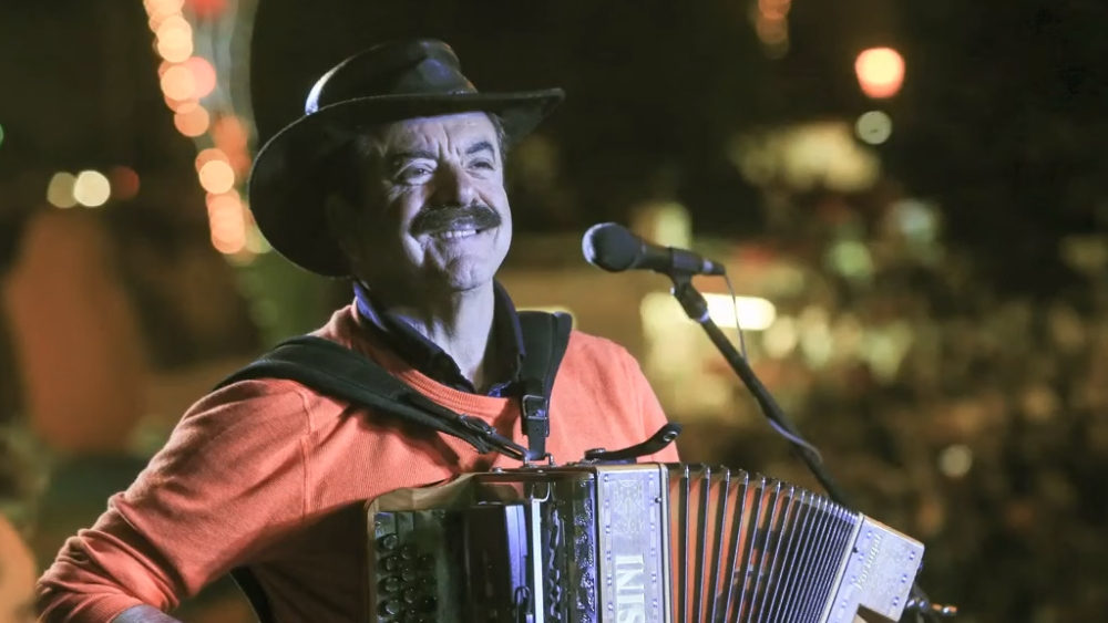 Quim Barreiros canta "Picada de Enfermeiro". Oiça a música.