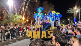 "Tramas e Enredos" anima cortejo de Carnaval (com v&iacute;deo)