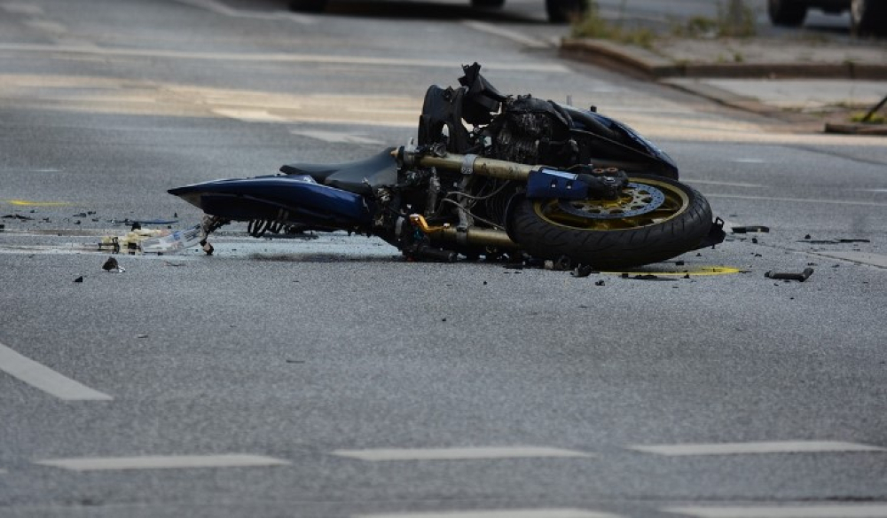 Motociclista ferido em acidente