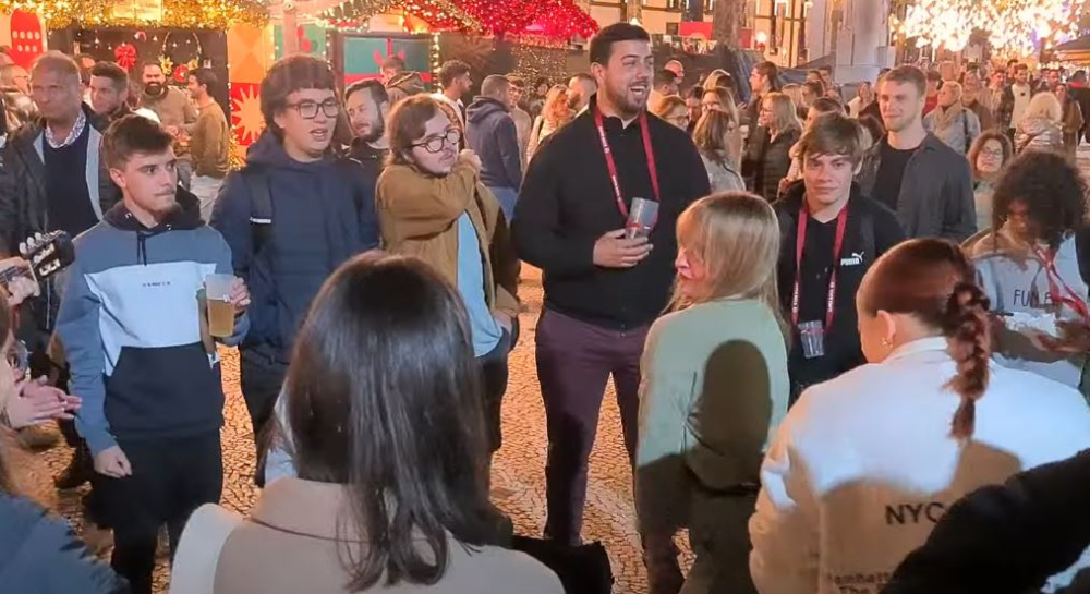Grupo de jovens anima Funchal com "Pai da Criança" (vídeo)