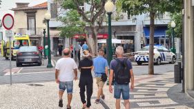 Pol&iacute;cia e Cruz Vermelha chamadas &agrave; Rua Fern&atilde;o de Ornelas (com v&iacute;deo)