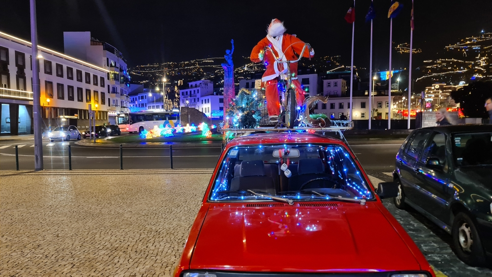 "Carro do Pai Natal" circula pela Madeira (vídeo)