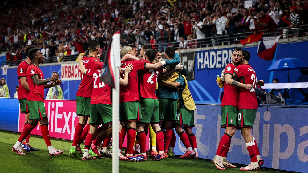 Portugal vence a Chéquia por 2-1