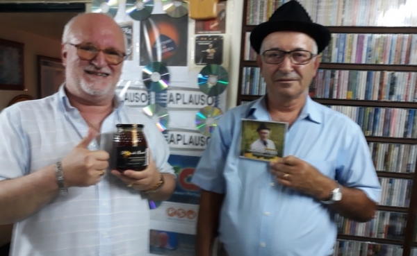 Jo&atilde;o Baptista: cantor e apicultor
