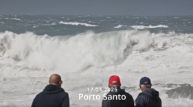 Imagens brutais de ondas gigantes no Porto Santo (com v&iacute;deo)