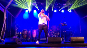 Diogo Freitas canta m&uacute;sica original na Festa da Senhora da Luz, em Gaula (v&iacute;deo)