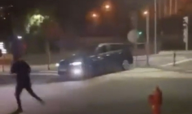 V&iacute;deo mostra ve&iacute;culo a tentar alegadamente atropelar jovens no Funchal (com v&iacute;deo)