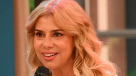 M&oacute;nica Sintra, a cantora de "Na minha cama com ela", vive sonho de crian&ccedil;a h&aacute; 30 anos (audio)