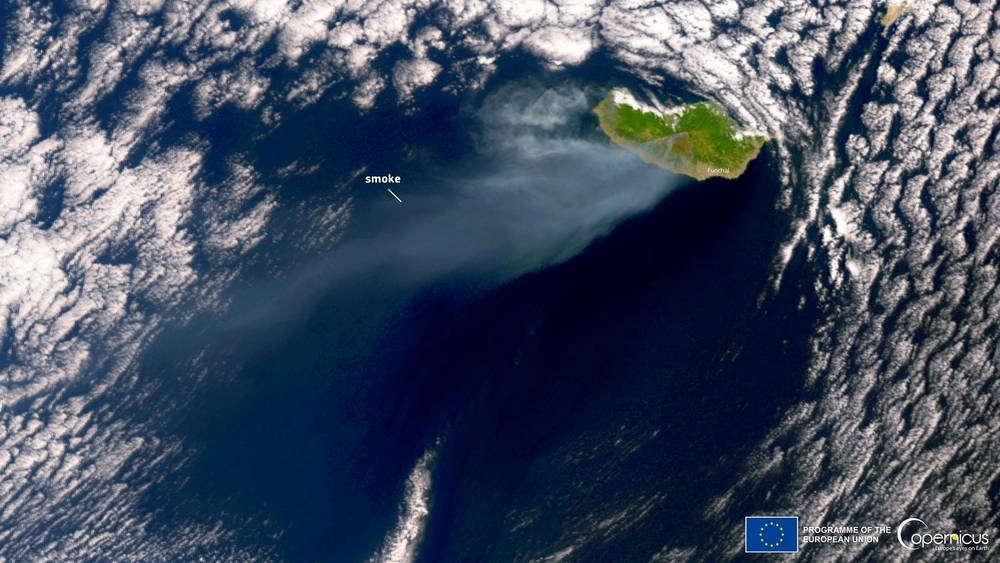 Incêndios vistos do espaço. Nuvem de fumo tem 130 km.