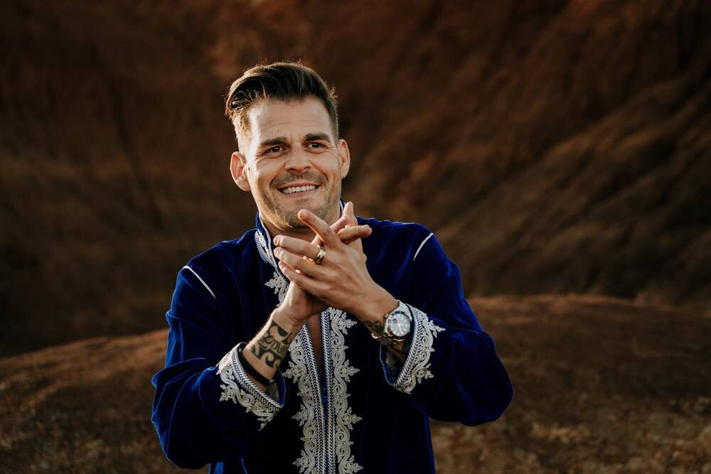 Ruben Aguiar lança primeiro videoclipe após o julgamento. Veja o vídeo de "Habibi"